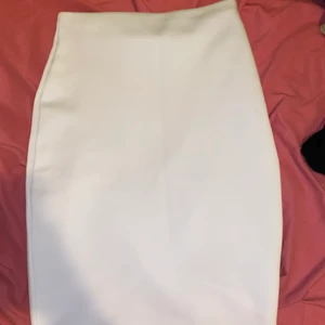 vit kjol - för kort för mig 