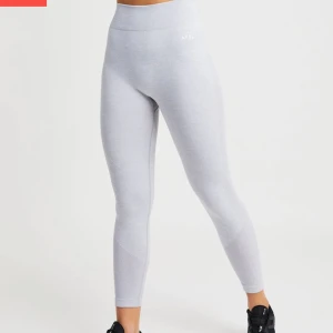 Träningstights - Jättefina grå träningstights från AYBL, bra skick använda ett få antal gånger säljer på grund av att dem inte kommer till användning. Obs frakten ingår inte i priset