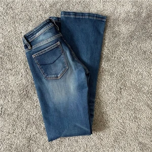 Crocker jeans - Säljer dessa lågmidjade jeans då de inte riktig passa 