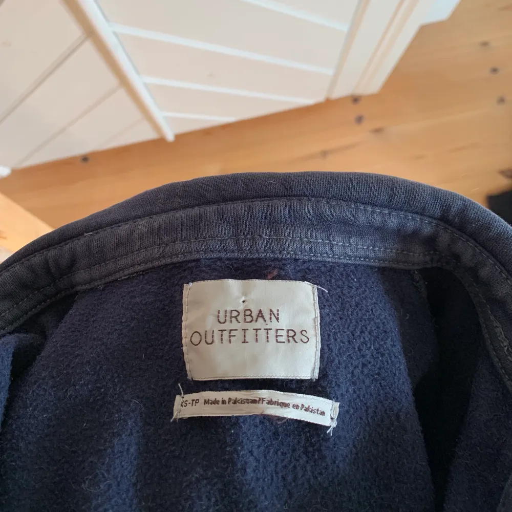 Urban Outfitters-skjorta köpt i NY! Passar xs och s, men kan hända den är lite kort i ärmarna för s. Skjortor.