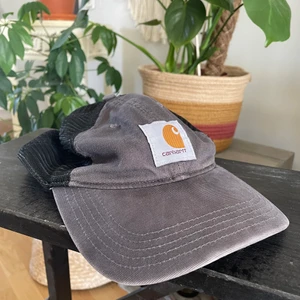 Carhartt Buffalo Keps - Säljer en keps från Carhartt. Endast använd ett fåtal gånger så den är i stort sett helt ny.  Skickas mot fraktkostnad eller hämtas i Nyköping.  /Mattias