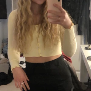 Gul topp - Jättefin gul topp, använd några gånger men fint skick. 