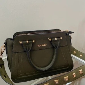 Väska Steve Madden - Lånade bilder av den jag köpte den av! Super fin men kommer tyvärr inte till användning därav knappt använd. Frakt tillkommer🤍🤍