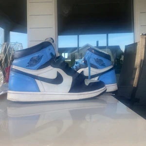 Jordan 1 obsidian st45  - Säljer mina Jordan 1, helt Okej skick 