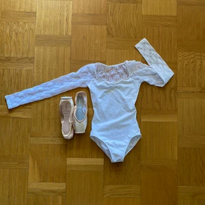 balettdräkt & tåskor  - FREED of London tåspettsskor, med färdig sydd spets. storlek: 4 E (Studio Professsional) 