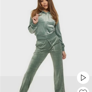 Juicy Couture Set - Ljusgrönt juicy couture set i storlek S, både byxor och tröja💕 Säljer endast i set, och köparen står för frakten