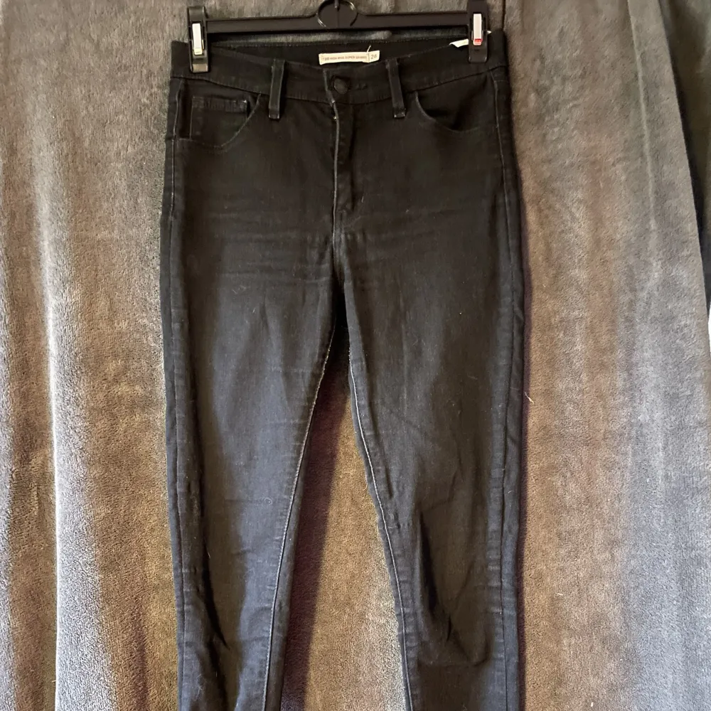 Svarta Levi’s jeans. Skinny modell i storlek S . Jeans & Byxor.