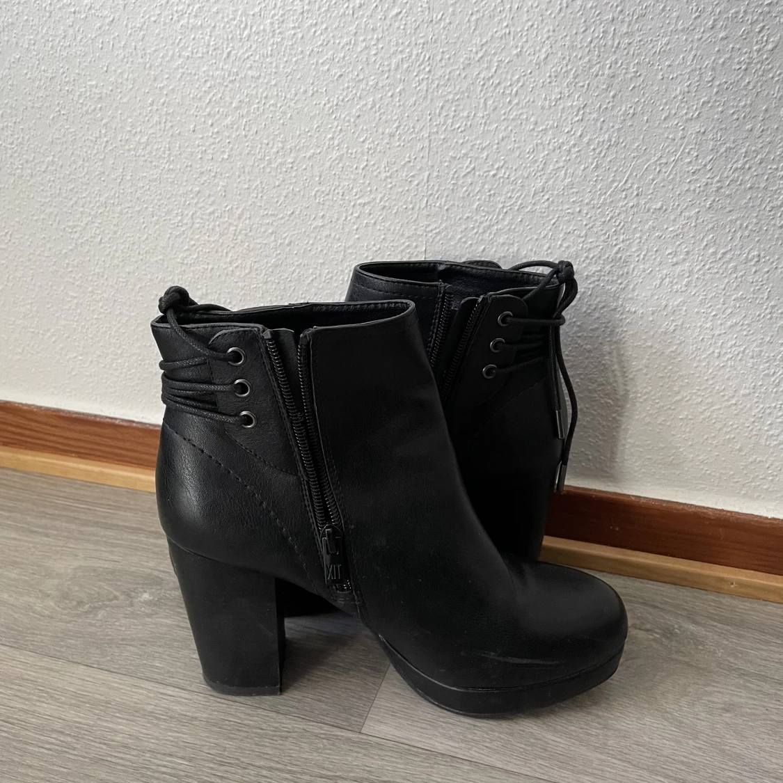 Svarta klackskor  - 90