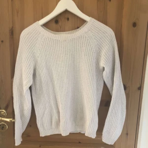 Stickad tröja - Tröja meddela för mer info