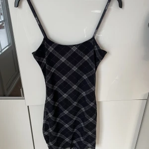 Klänning - Klänning. Hm XXS svart och vit 