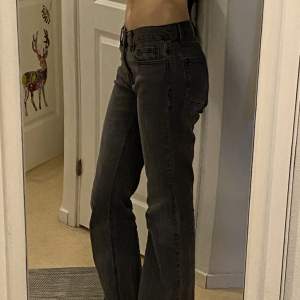 Supersöta byxor från Brandy Melville, är 175 o de är ändå långa på mig. Använt en gång.