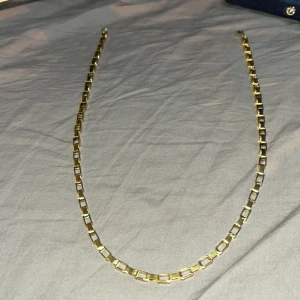 Halsband - Halsband i guldpläterat i rostfritt stål. Längd o tjocklek, 60cm, 3mm