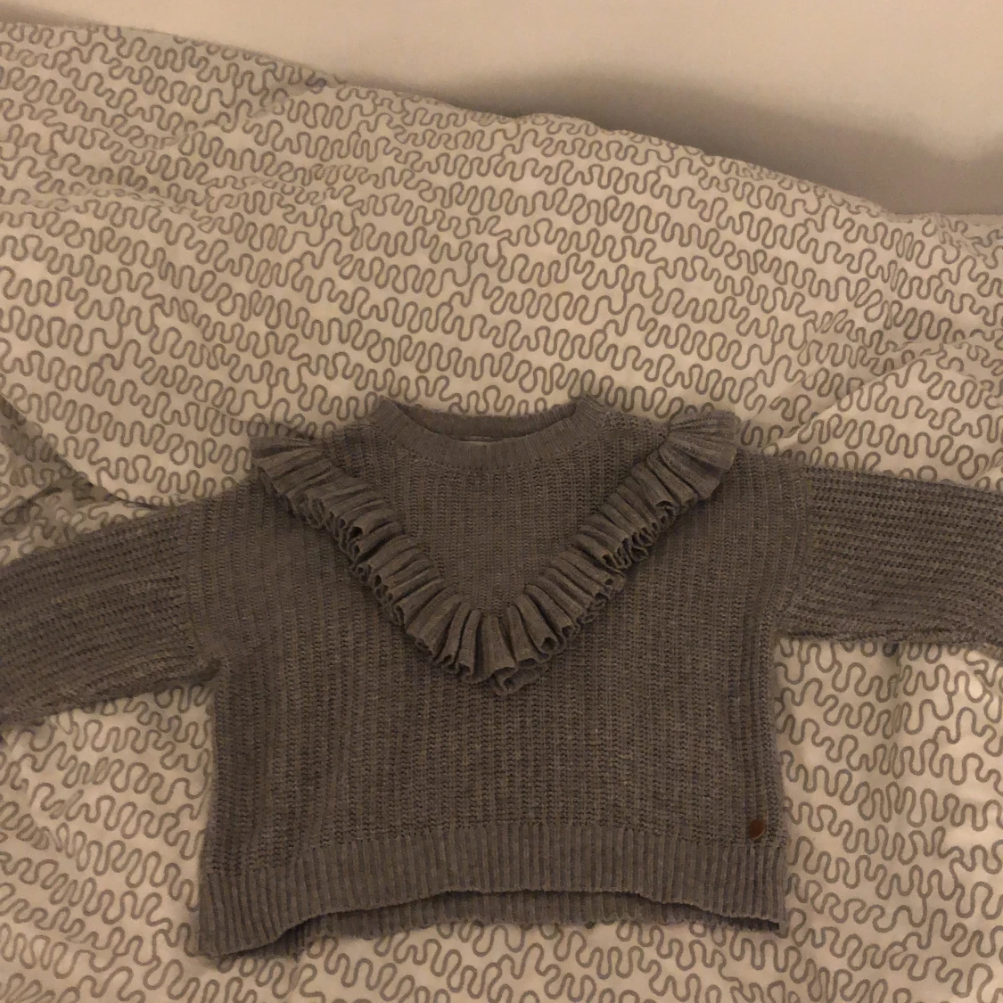 Fin stickad tröja🤍 - 90