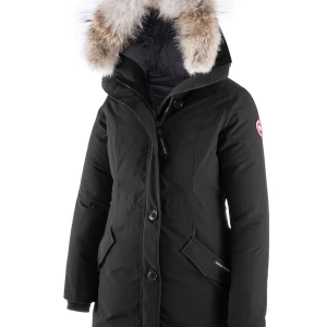 Canada Goose rossclair parka - Jacka i bra skick, köpt från NK för 12.200kr säljer den för 7000kr kan gå ner i pris efter överenskommelse. Inga skador på den och är skemtvättad så den ser ut som en helt ny jacka. Storlek M/L