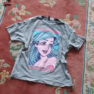 Fint t.shirt - Y2k t.shirt