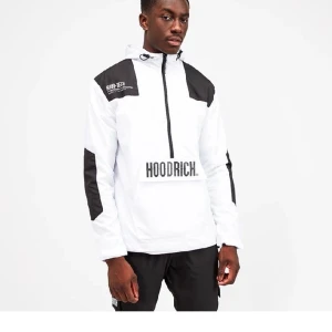 Köpte den från jd ett tag sen men den var för stor så tänkte sälja den. - helt nyskick köpte några månader jag har provat på den men har inte använt den ute, den har bara legat i min garderob.