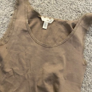 Linne med spets  - Aldrig använd, basic linne med spets!💘