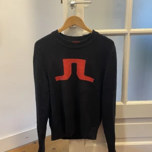J.Lindberg stickad tröja  - J.Lindberg stickad material sweatshirt i gott skick! 