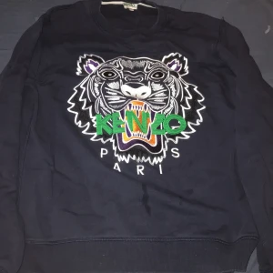 Kenzo tjocktröja - Kenzo tjocktröja har använt den 1 gång storlek S ny pris 1100kr säg ett pris som låter rimligt till båda så är det din