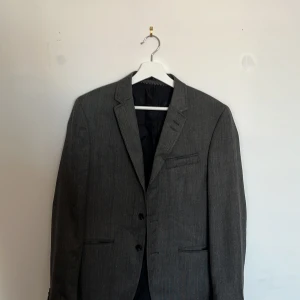 Kavaj bläck  - Grå kavaj från bläck 