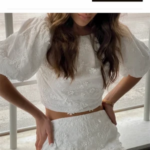 Chloé Schuterman x Nakd - Slutsåld topp från Nakd, superfin men har Tyvär inte fått någon användning för den, lappar och allt finns kvar. Storlek 36. 