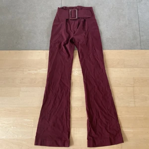 Byxor y2k - Tight byxor som ”drar ihop” benen haha. Köpta från humana online