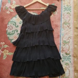 En volong klänning  - I mycket bra skick och passar xs_ m,