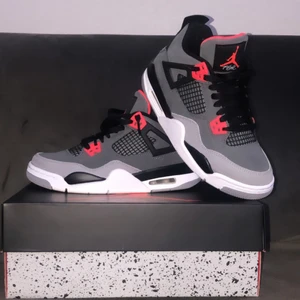 Jordan 4 Infrared  - I toppen skick använd 1 gång bara. Kvitto medföljer självklart och original box.