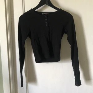 New Yorker svart långärmad tröja stl S - I använt skick!! 