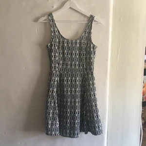 Enkel HM klänning - Enkel HM klänning, skön och bra för sommaren 