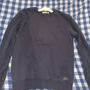 Basic grå tröja  - Helt oanvänd. Super bekväm. Bra skick 