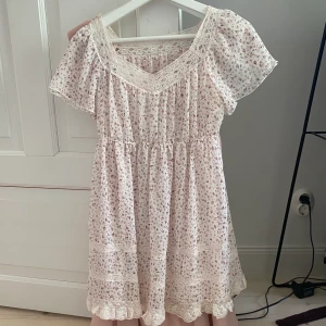 L’est rose klänning Japan  - Såld