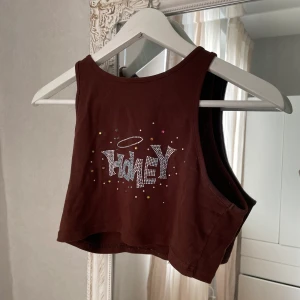 Fest topp - Säljer denna fest topp. Som inte kommer till användning tyvärr. Storlek S och säljer för 30kr + frakt 