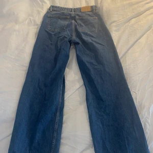 Monki jeans - Snygga, mörkblåa jeans i bra kvalitet!❤️