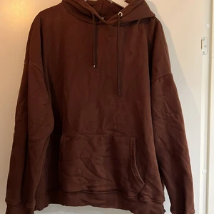 Hoodie  - Köpt på Nelly, aldrig använd 