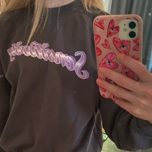 Sweatshirt 😍 - Säljer denna fina sweatshirt från hm använd väldigt få gånger så är som ny😍 