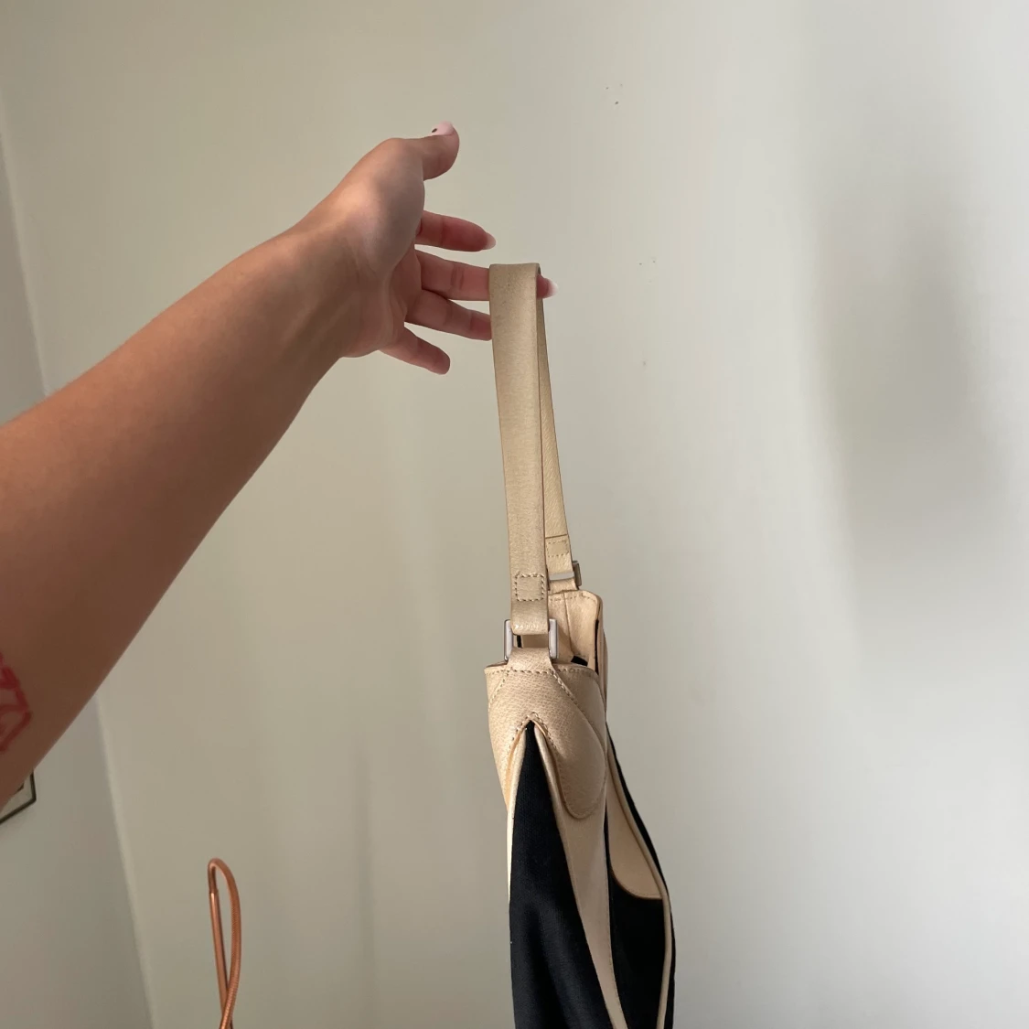 Handväska svart och beige  - 90