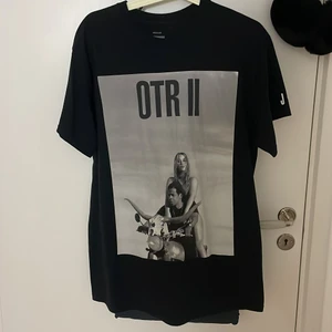 j+b - äkta t shirt från beyonce och jay z tour otra II, köpt i london. nyskick  m för oversized fit