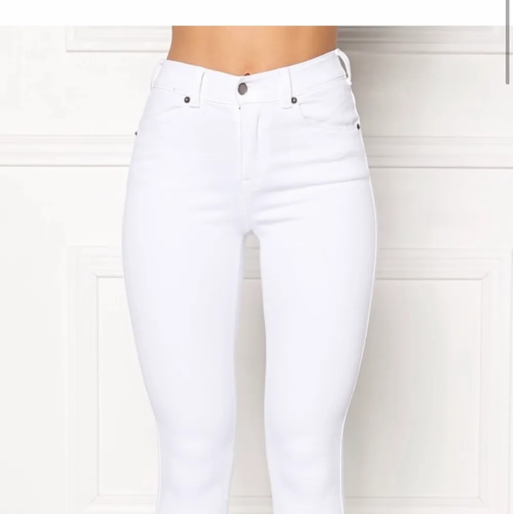 Dr denim jeans aldrig använda. Jättebra skick. Storlek XS. Jeans & Byxor.