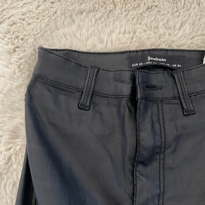 Skinnbyxor - Skinnbyxor i 32, aldrig använda 