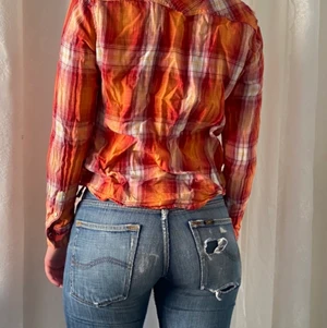 Lee - Jättesöt skjorta från lee som jag köpt för några månader sen men aldrig använt💕 köparen står för frakten❤️