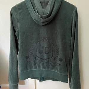 Juicy Couture - Snygg grön Juicy Couture hoodie som sitter jätte fint på, skulle säga att den passar S. 