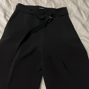 Kostymboxor - Kostymbyxor svarta aldriga använda från h&m