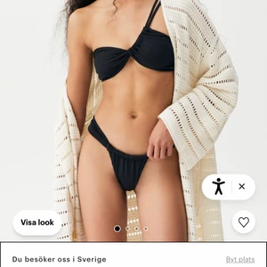 Bikini från pullandbear - Säljer detta helt nya oanvända jättepopulära bikinisettet från Pull and bear 💗💗 båda delarna är i storlek xs. Alla lappar sitter kvar !! Nypris 378, säljer för 200
