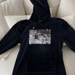 Limitato Hoodie - Säljer nu min Limitato hoodie då den inte används längre. Skick 8/10. Storlek S. Nypris 2500kr, mitt pris 1199kr