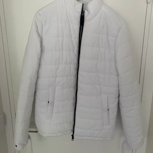 Strl M - Säljer min fina jacka, i fint skick 