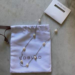 Ett superfint halsband från Edblad,säljer det då det inte kommer till användning💓helt oanvänd!