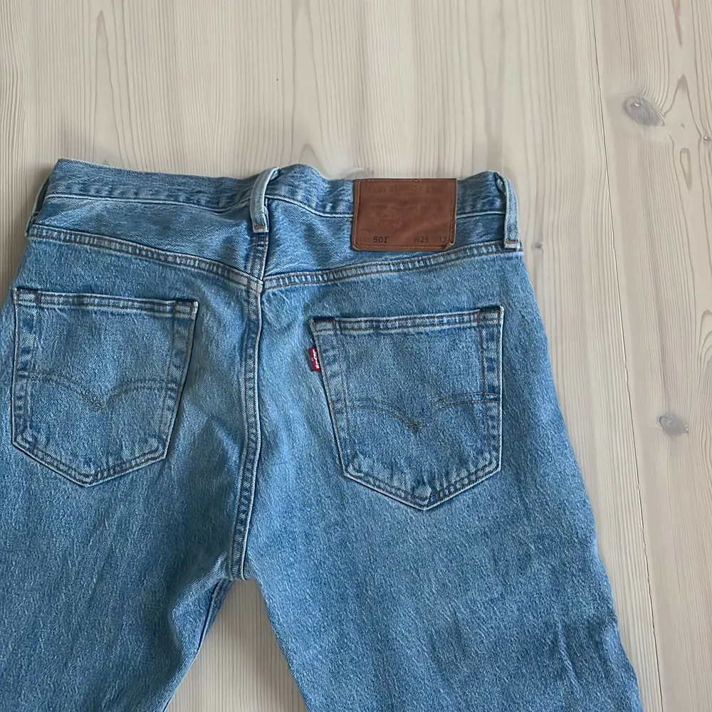 Snygga Levi’s jeans i modellen 501  Frakt tillkommer . Jeans & Byxor.