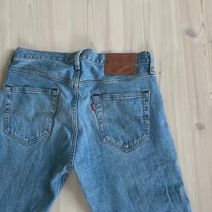 Snygga Levi’s jeans i modellen 501  Frakt tillkommer 