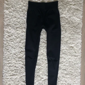 Träningsthights  - Träningsthights från H&M i stl S sparsamt använda